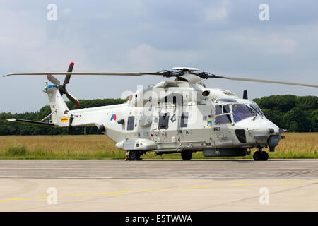 Neue niederländische Marine-NH90-Hubschrauber auf dem Display an der Royal niederländischen Luftwaffe Tage. Stockfoto