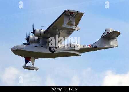 Konsolidierte PBY Catalina in niederländische Marine Farben fliegen. Stockfoto