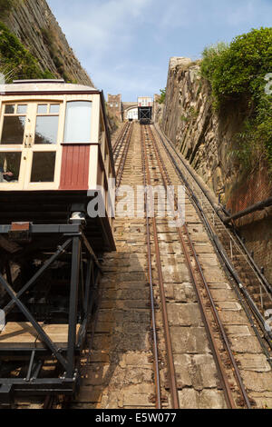 Nach oben geschossen der Osthügel Standseilbahn, eine Seilbahn in Hastings auf der Küste von Sussex Stockfoto