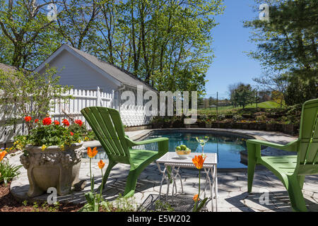 Vorstadt-Showcase-Haus mit Privatpool, USA Stockfoto