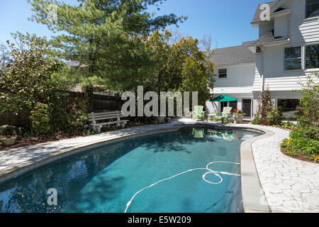 Vorstadt-Showcase-Haus mit Privatpool, USA Stockfoto