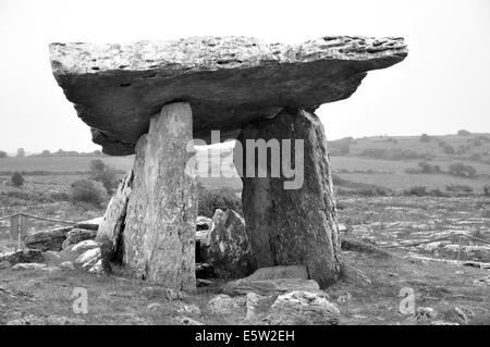 Poulnabrone Karst Rock der Burren Irland Stockfoto