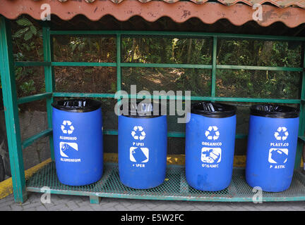 Recycling-Container Costa Rica Stockfoto