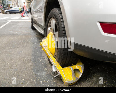 Ticket Fahrzeug mit Rad-Klemme, NYC Stockfoto