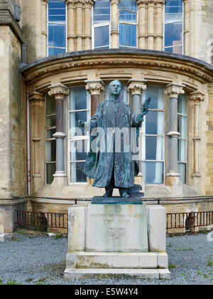 Thomas Charles Edwards Statue außerhalb Old College University in Aberystwyth Wales UK Stockfoto