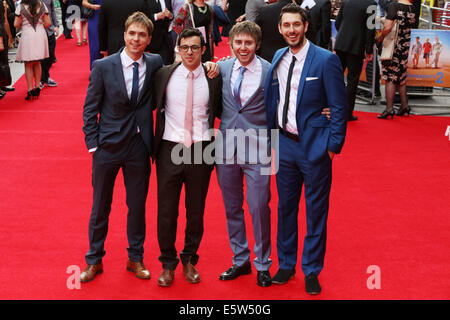London, UK. 5. August 2014. Simon Bird besucht James Buckley, Blake Harrison & Joe Thomas die Weltpremiere von The Inbetweeners 2 auf 08.05.2014 The VUE Leicester Square, London. Personen im Bild: Simon Bird, James Buckley, Blake Harrison, Joe Thomas. Bildnachweis: Swift-kreativ/Alamy Live News Stockfoto