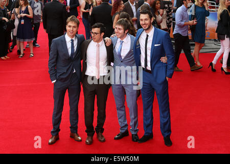 London, UK. 5. August 2014. Simon Bird besucht James Buckley, Blake Harrison & Joe Thomas die Weltpremiere von The Inbetweeners 2 auf 08.05.2014 The VUE Leicester Square, London. Personen im Bild: Simon Bird, James Buckley, Blake Harrison, Joe Thomas. Bildnachweis: Swift-kreativ/Alamy Live News Stockfoto