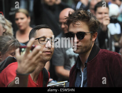 London, UK, UK. 6. August 2014. Robert Pattinson besucht Screening von "The Rover" am BFI. Bildnachweis: Ferdaus Shamim/ZUMA Draht/Alamy Live-Nachrichten Stockfoto