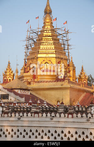 Das einzigartige trat Stupa von Yadana Mann Aung Paya, in Nyaungshwe, Shan-Staat, Myanmar (Burma) Stockfoto