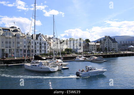 Brosundet Uferpromenade, Skansegata, Ålesund und Sunnmøre, Møre Og Romsdal, Vestlandet, Norwegen, Skandinavien, Europa Stockfoto