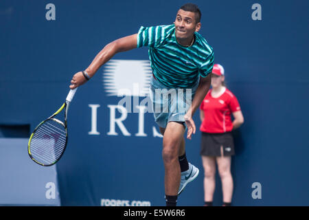 Toronto, Kanada. 6. August 2014. Nick Krygios von Australien zurück den Ball in seinem Match gegen Andy Murray von Großbritannien während der 2014 Rogers Cup in Toronto Ontario, Kanada gespielt wird. Murray gewann das Spiel in zwei Sätzen. Bildnachweis: Mark Spowart/Alamy Live-Nachrichten Stockfoto