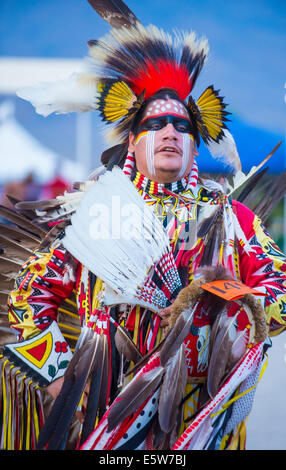 Gebürtige amerikanischer Mann nimmt Teil an der 25. jährlichen Paiute Tribe Pow Wow in Las Vegas Nevada. Stockfoto