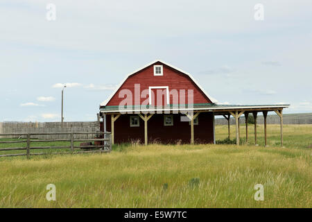 Eine Scheune auf La Reata Ranch in der Nähe von Kyle, Saskatchewan, Kanada. Stockfoto