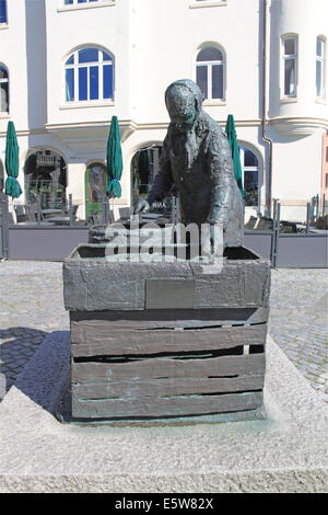 Sildekona (Hering Frau) Statue von Bjørn Tore Skjøsvik, Apotekergata, Ålesund und Sunnmøre, Møre og Romsdal, Vestlandet, Norwegen, Skandinavien, Europa Stockfoto