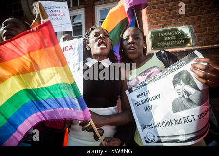 London, UK. 6. August 2014. LGBT-Protest, "Anti-Homosexuellen Gesetz außerhalb jamaikanischen Hochkommissariat Credit aufzuheben": Guy Corbishley/Alamy Live-Nachrichten Stockfoto