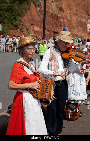 Sidmouth, Devon, UK. 6. August 2014. Musik und Tanz an der jährlichen Sidmouth Folk Woche Credit: Anthony Collins/Alamy Live News Stockfoto