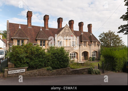 Lambes Haus Sutton Valence mit sechs interessanten Schornsteine William die örtliche Schule gegründet und war eine Clothworker Stockfoto