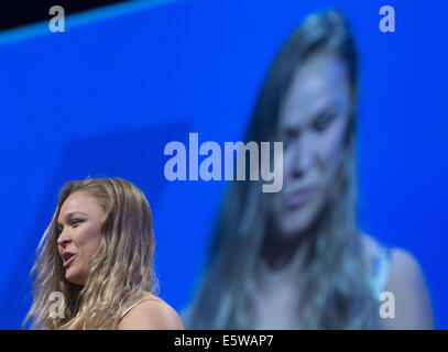 Los Angeles, CA, USA. 24. April 2014. UFC-Champion RONDA ROUSEY erhält Leadership Award an das Didi Hirsch Mental Health Services löschen das Stigma Leadership Awards im Beverly Hilton in Beverly Hills, Kalifornien. © Miguel Vasconcellos/ZUMA Draht/Alamy Live-Nachrichten Stockfoto