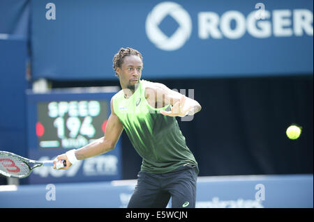 Toronto, Kanada. 6. August 2014. Gael Monfils Frankreichs gibt einen Schuss auf Novak Djokovic Serbien während der Rogers Cup in der Rexall Mitte am 6. August 2014 in Toronto, Ontario, Kanada zurück. Bildnachweis: Julian Avram/Alamy Live-Nachrichten Stockfoto