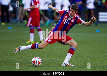 UNS. 6. August 2014.  FC Bayern THOMAS MUELLER (25) erwärmt sich vor dem Spiel. Die MLS All-Stars spielen FC Bayern München in die MLS All-Star Game im Providence Park am 6. August 2014. Bildnachweis: David Blair/ZUMA Draht/Alamy Live-Nachrichten Stockfoto