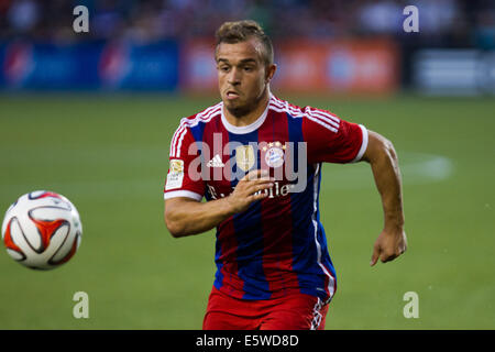 UNS. 6. August 2014.  XHERDAN SHAQIRI (11) jagt den Ball. Die MLS All-Stars spielen FC Bayern München in die MLS All-Star Game im Providence Park am 6. August 2014. Bildnachweis: David Blair/ZUMA Draht/Alamy Live-Nachrichten Stockfoto