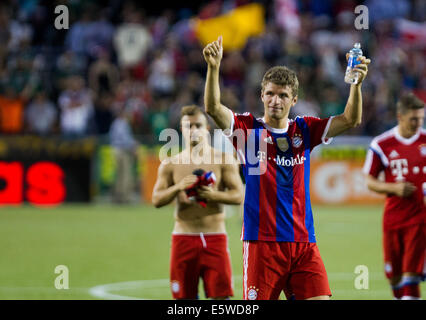 UNS. 6. August 2014.  THOMAS MUELLER (25) Wellen an die Fans. Die MLS All-Stars spielen FC Bayern München in die MLS All-Star Game im Providence Park am 6. August 2014. Bildnachweis: David Blair/ZUMA Draht/Alamy Live-Nachrichten Stockfoto