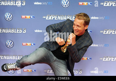 Köln, Deutschland. 6. August 2014. Oliver Pocher kommt für die Premiere des Films "The Expendables 3" in Köln, 6. August 2014. Foto: CAROLINE SEIDEL/DPA/Alamy Live-Nachrichten Stockfoto