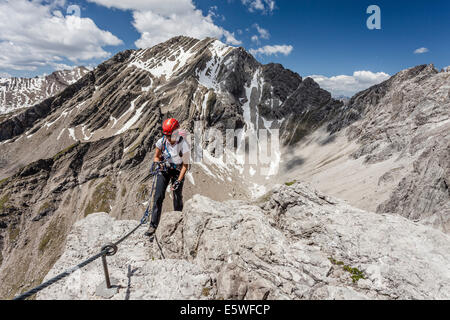 Bergsteiger, Aufstieg auf der Imst-Klettersteig auf den Maldonkopf in den Alpen Lech, Hochimst, Imst, Tirol, Österreich Stockfoto