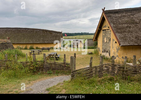 Rekonstruierten Bauernhof mit neun Häuser eines groß angelegten Bauern aus der Wikingerzeit, Viking Center Fyrkat, Fyrkat, Hobro, Dänemark Stockfoto