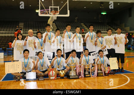 Arena Funabashi, Chiba, Japan. 7. August 2014. Fukuokadai Ohori Teamgruppe, 7. August 2014 - Basketball: 2014 All-Japan Inter High School Championships, Herren Siegerehrung in der Arena Funabashi, Chiba, Japan. © YUTAKA/AFLO SPORT/Alamy Live-Nachrichten Stockfoto