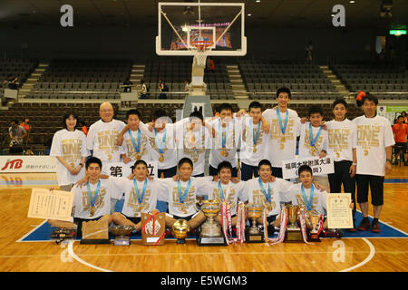 Arena Funabashi, Chiba, Japan. 7. August 2014. Fukuokadai Ohori Teamgruppe, 7. August 2014 - Basketball: 2014 All-Japan Inter High School Championships, Herren Siegerehrung in der Arena Funabashi, Chiba, Japan. © YUTAKA/AFLO SPORT/Alamy Live-Nachrichten Stockfoto