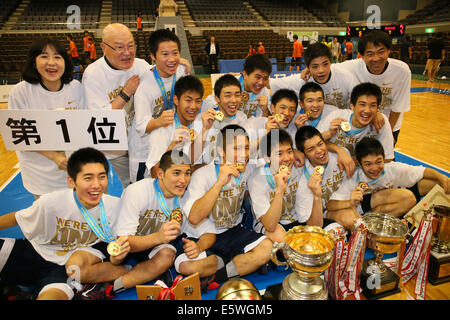 Arena Funabashi, Chiba, Japan. 7. August 2014. Fukuokadai Ohori Teamgruppe, 7. August 2014 - Basketball: 2014 All-Japan Inter High School Championships, Herren Siegerehrung in der Arena Funabashi, Chiba, Japan. © YUTAKA/AFLO SPORT/Alamy Live-Nachrichten Stockfoto