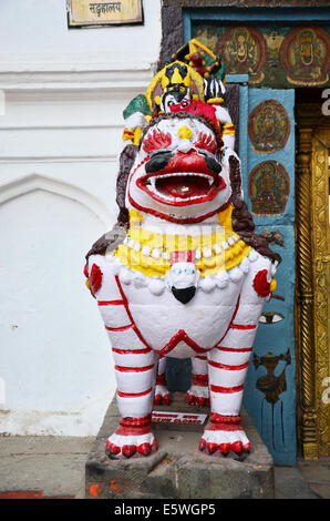 Steinstatue auf Hanuman Dhoka ist ein Komplex von Strukturen mit dem königlichen Palast der Malla-Könige in Basantapur Durbar Square Stockfoto