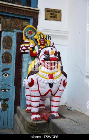 Steinstatue auf Hanuman Dhoka ist ein Komplex von Strukturen mit dem königlichen Palast der Malla-Könige in Basantapur Durbar Square Stockfoto