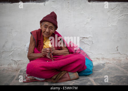 Die tibetischen buddhistischen Stupa von Boudhanath dominiert die Skyline von Kathmandu. Der alte Stupa ist eines der größten in der Welt. Stockfoto