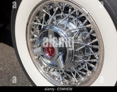 Weiße Wand Reifen auf Ford Thunderbird Auto, USA Stockfoto