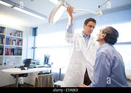 Dermatologische Beratung Stockfoto