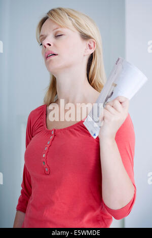 Frau mit Hitzewallungen Stockfoto