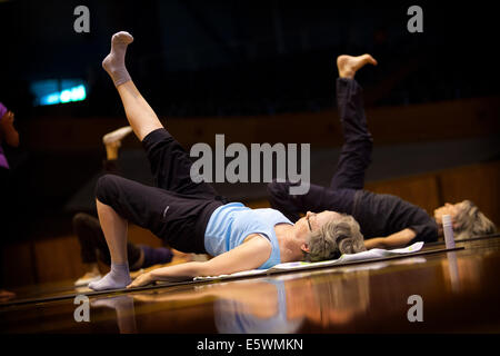 Ältere Person, die Ausübung einer Sports Stockfoto