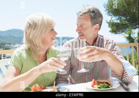 Paar feiert am Urlaub, Mallorca, Spanien Stockfoto