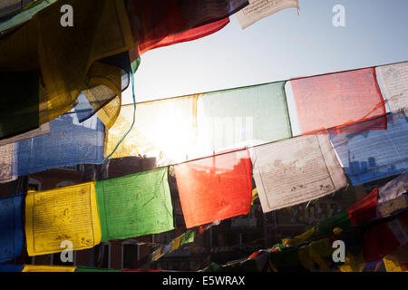 Die tibetischen buddhistischen Stupa von Boudhanath dominiert die Skyline von Kathmandu. Der alte Stupa ist eines der größten in der Welt. Stockfoto