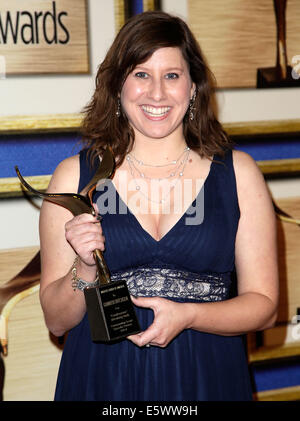 WGA Gewinner Pose auf 2014 Writers Guild Awards Presse Zimmer im JW Marriott Los Angeles L.A. LIVE. Mitwirkende: Gennifer Hutchison wo: Los Angeles Kalifornien Vereinigte Staaten bei: 1. Februar 2014 Stockfoto