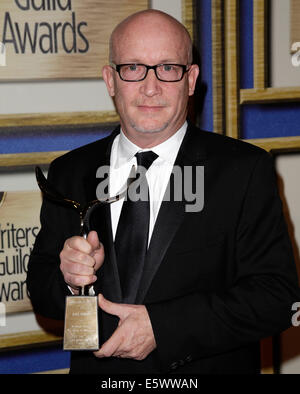 WGA Gewinner Pose auf 2014 Writers Guild Awards Presse Zimmer im JW Marriott Los Angeles L.A. LIVE. Mitwirkende: Alex Gibney Where: Los Angeles Kalifornien Vereinigte Staaten bei: 1. Februar 2014 Stockfoto