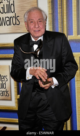 WGA Gewinner Pose auf 2014 Writers Guild Awards Presse Zimmer im JW Marriott Los Angeles L.A. LIVE. Mitwirkende: Garry Marshall Where: Los Angeles Kalifornien Vereinigte Staaten bei: 1. Februar 2014 Stockfoto