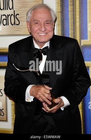 WGA Gewinner Pose auf 2014 Writers Guild Awards Presse Zimmer im JW Marriott Los Angeles L.A. LIVE. Mitwirkende: Garry Marshall Where: Los Angeles Kalifornien Vereinigte Staaten bei: 1. Februar 2014 Stockfoto