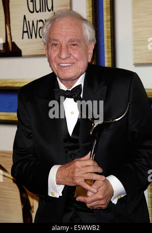 WGA Gewinner Pose auf 2014 Writers Guild Awards Presse Zimmer im JW Marriott Los Angeles L.A. LIVE. Mitwirkende: Garry Marshall Where: Los Angeles Kalifornien Vereinigte Staaten bei: 1. Februar 2014 Stockfoto