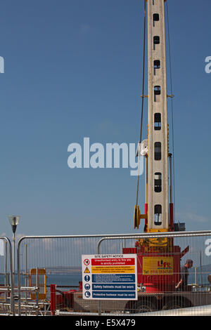 Sicherheit Impressum auf Bauarbeiten für neue Pierzip-Attraktion am Bournemouth Pier im August Stockfoto