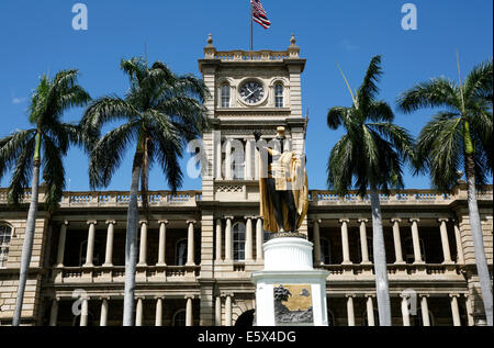 HONOLULU, HAWAII, 3. August 2014. King Kamehameha ich Statue vor der Aliiolani Hale Gebäude in Honolulu, Oahu, Hawaii. Stockfoto