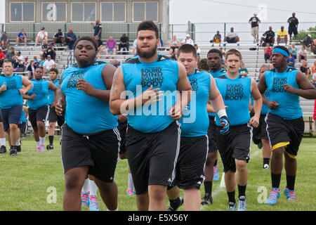 Harper Woods, Michigan - High School Fußballspieler Sound Mind Sound Body-Fußball-Camp zu besuchen. Stockfoto