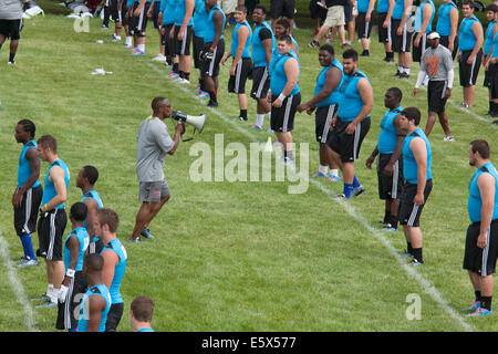 Harper Woods, Michigan - High School Fußballspieler Sound Mind Sound Body-Fußball-Camp zu besuchen. Stockfoto